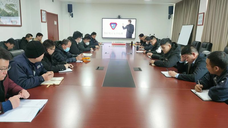 中层管理培训VS拓展训练：如何选择更实用的提升路径**